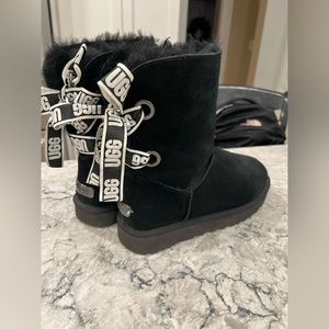 black bailey bow UGGS